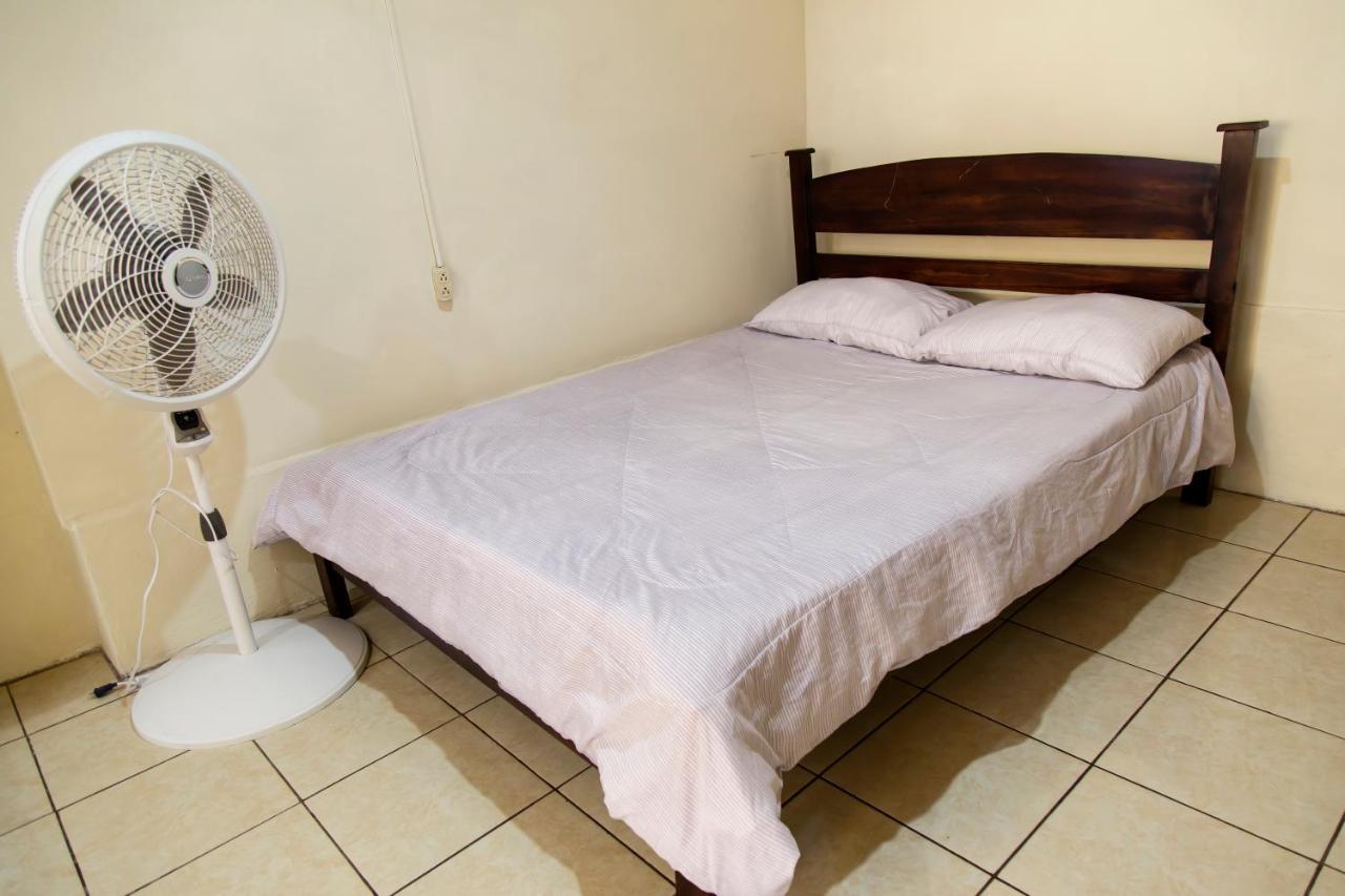 شقة San Antonio De Belen  في Laurel House المظهر الخارجي الصورة