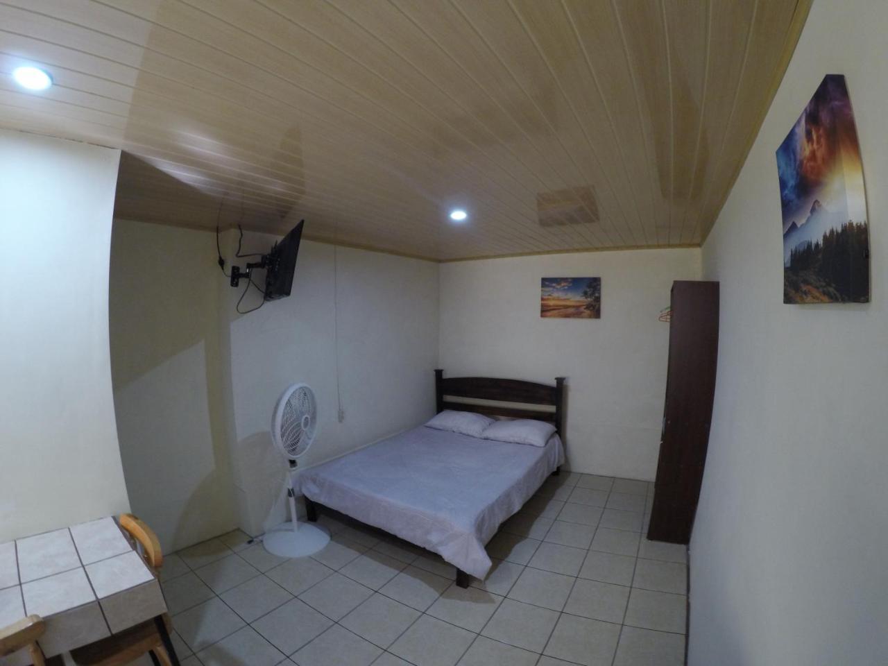 شقة San Antonio De Belen  في Laurel House المظهر الخارجي الصورة